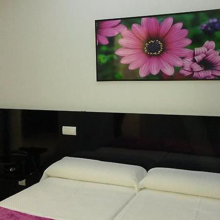 Hostal Buenos Aires Madrid Bagian luar foto
