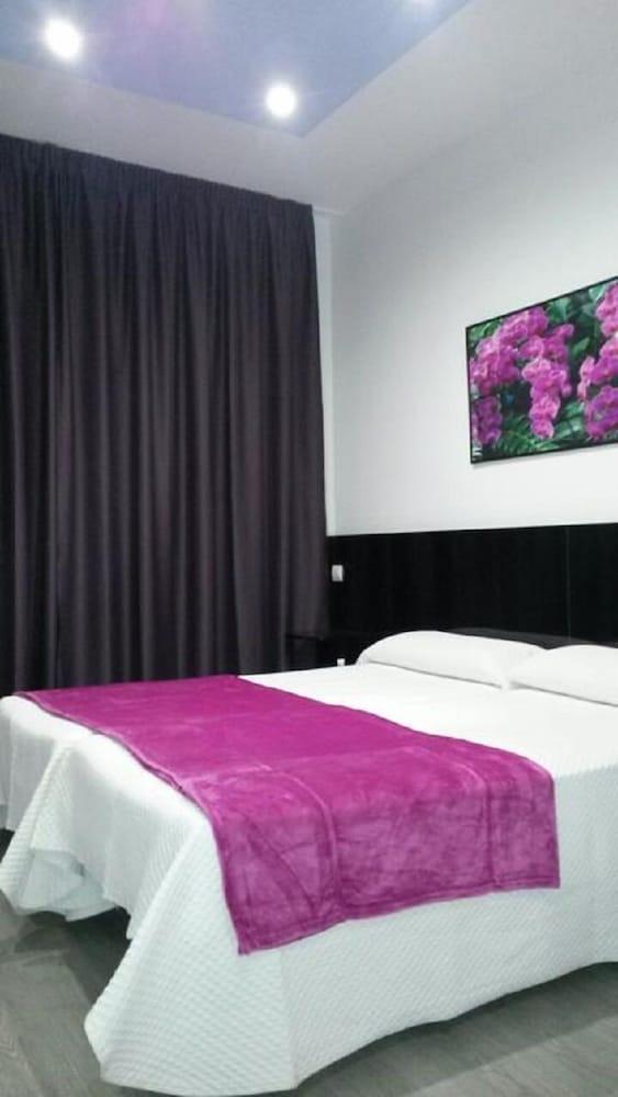 Hostal Buenos Aires Madrid Bagian luar foto