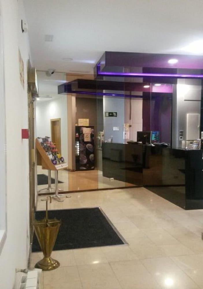 Hostal Buenos Aires Madrid Bagian luar foto