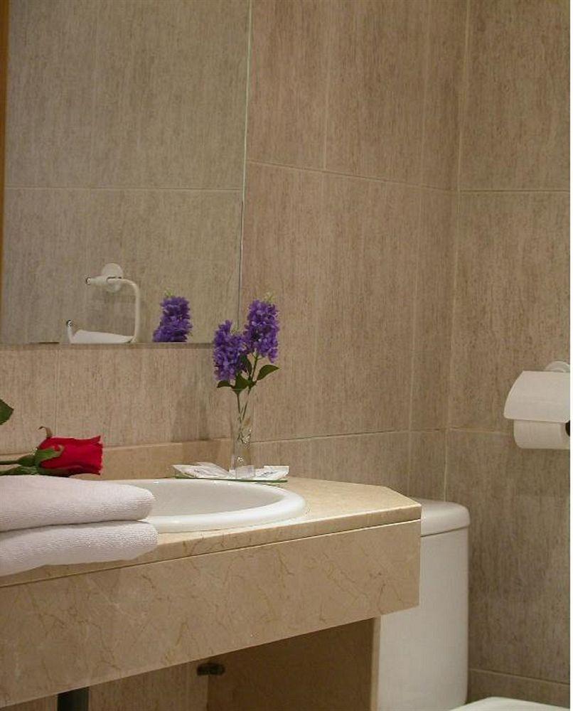Hostal Buenos Aires Madrid Bagian luar foto
