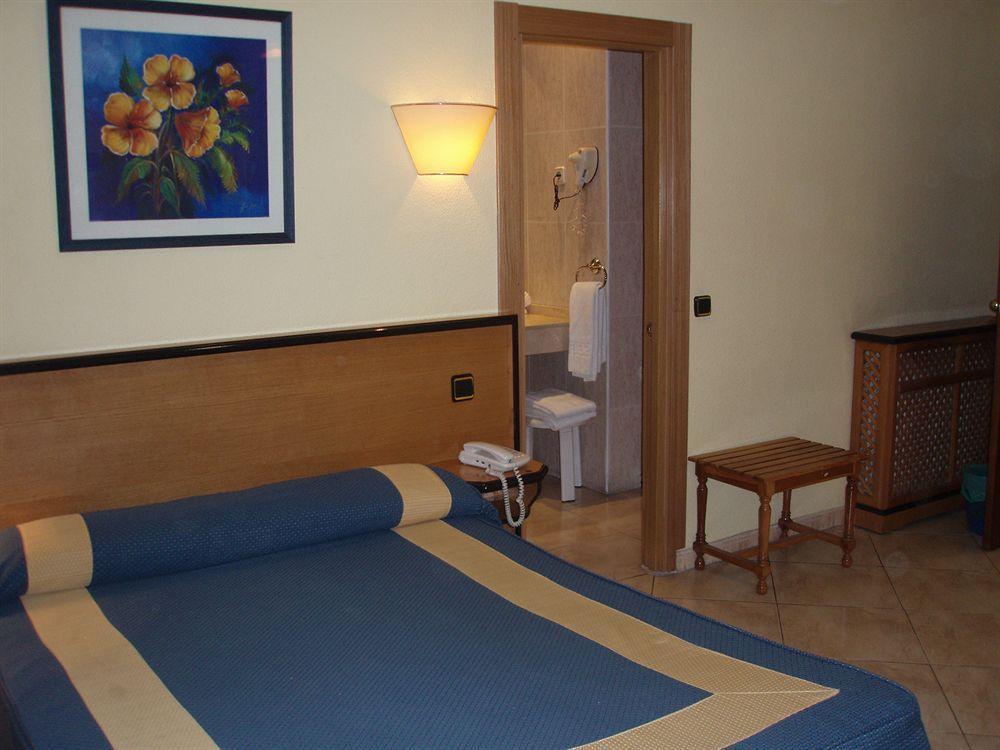 Hostal Buenos Aires Madrid Bagian luar foto