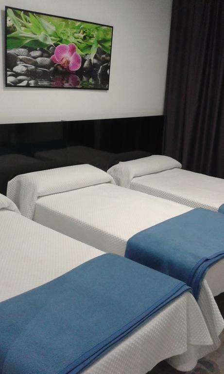 Hostal Buenos Aires Madrid Bagian luar foto