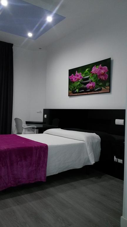 Hostal Buenos Aires Madrid Bagian luar foto