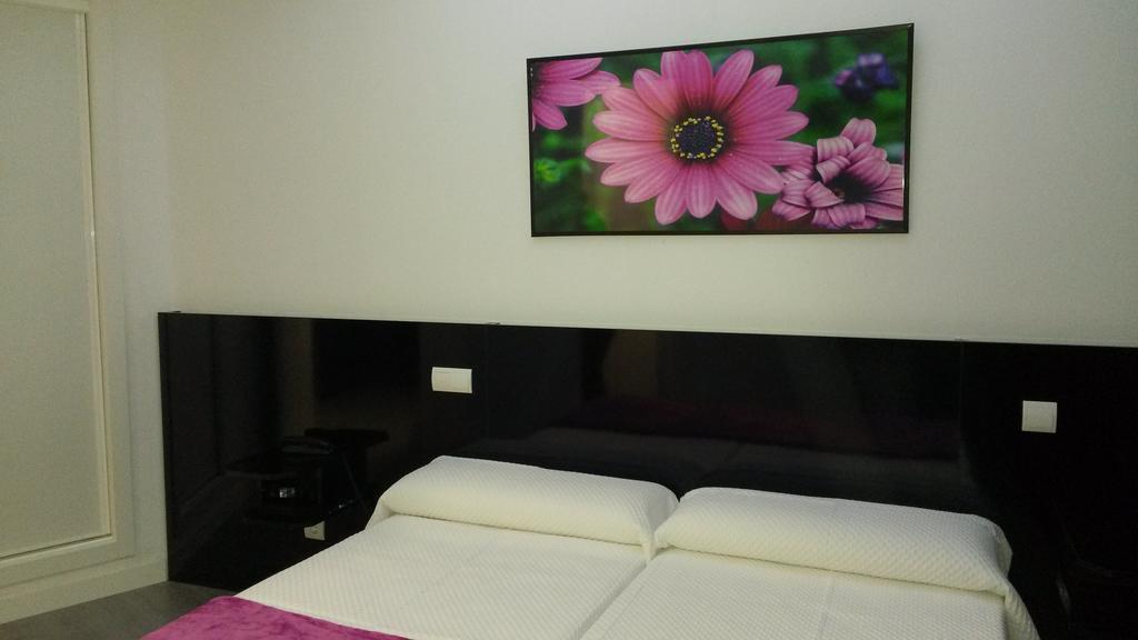 Hostal Buenos Aires Madrid Bagian luar foto