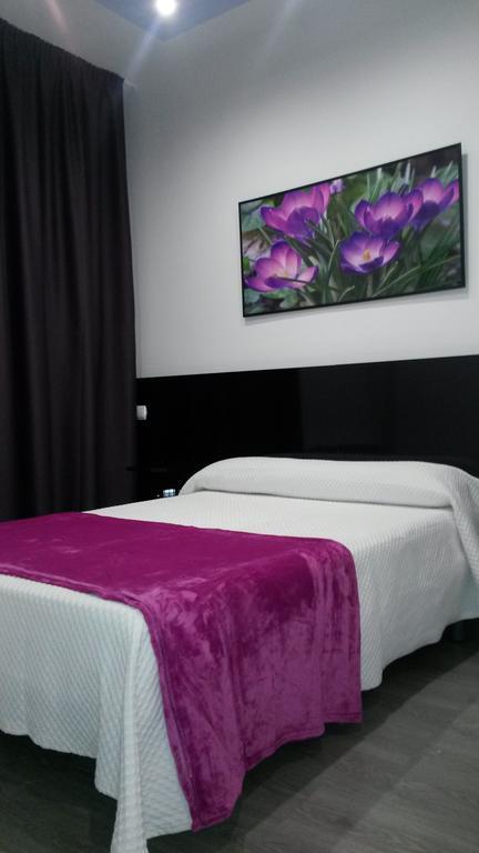 Hostal Buenos Aires Madrid Bagian luar foto