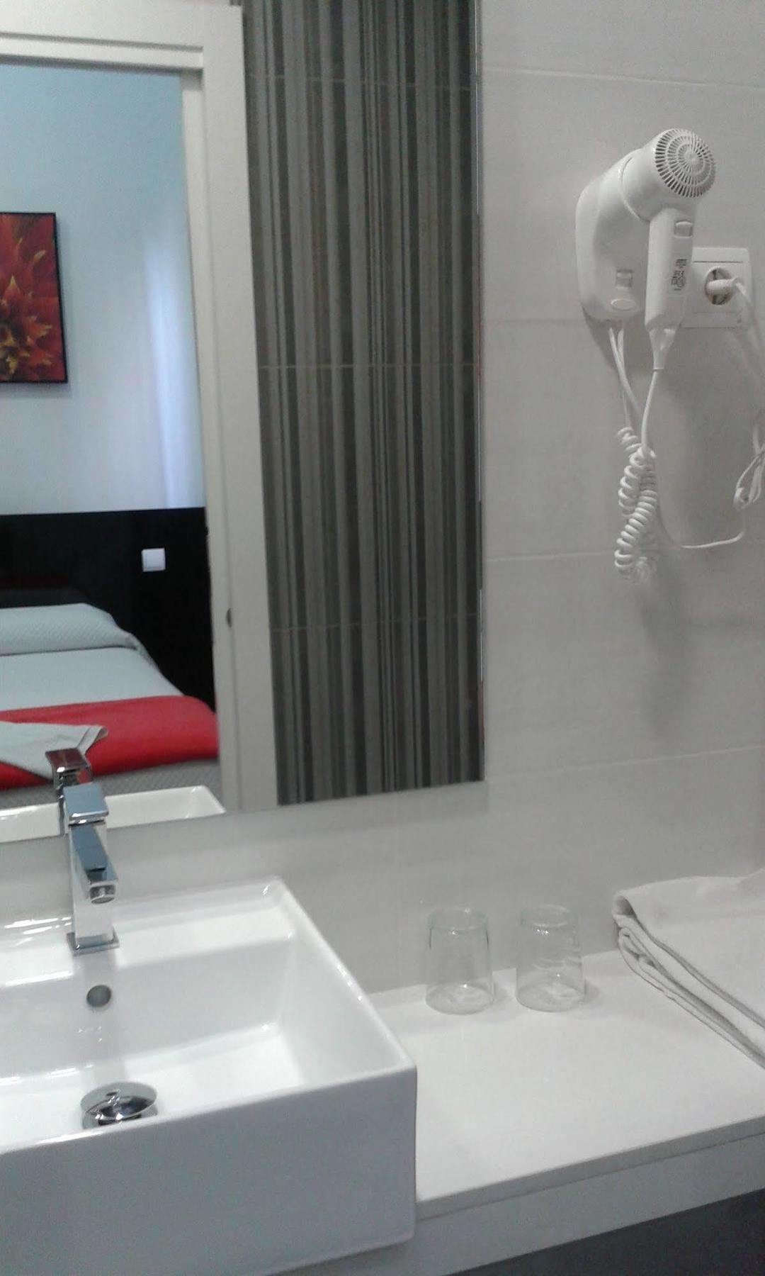 Hostal Buenos Aires Madrid Bagian luar foto