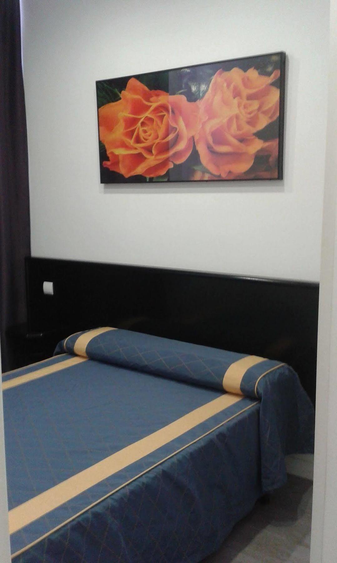 Hostal Buenos Aires Madrid Bagian luar foto