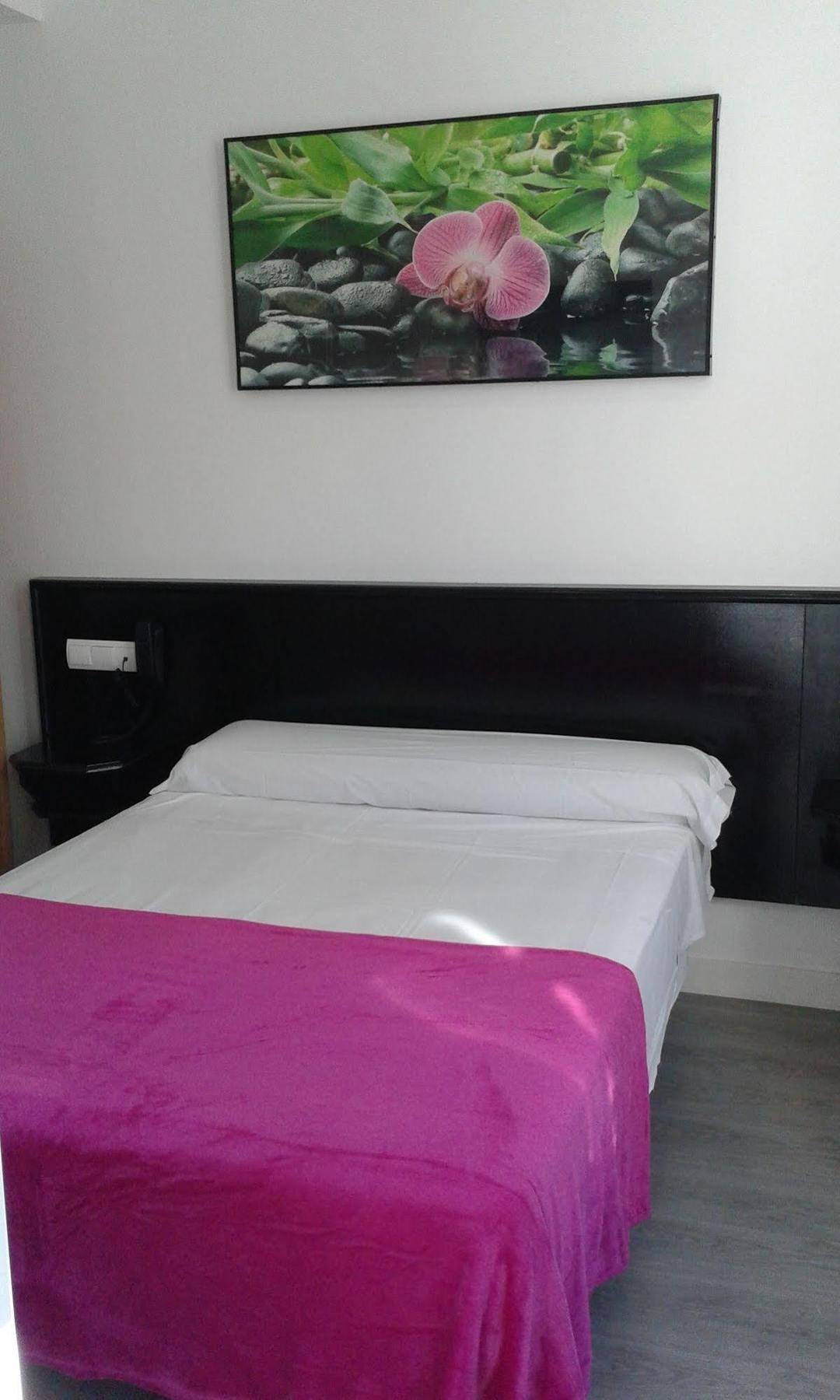 Hostal Buenos Aires Madrid Bagian luar foto