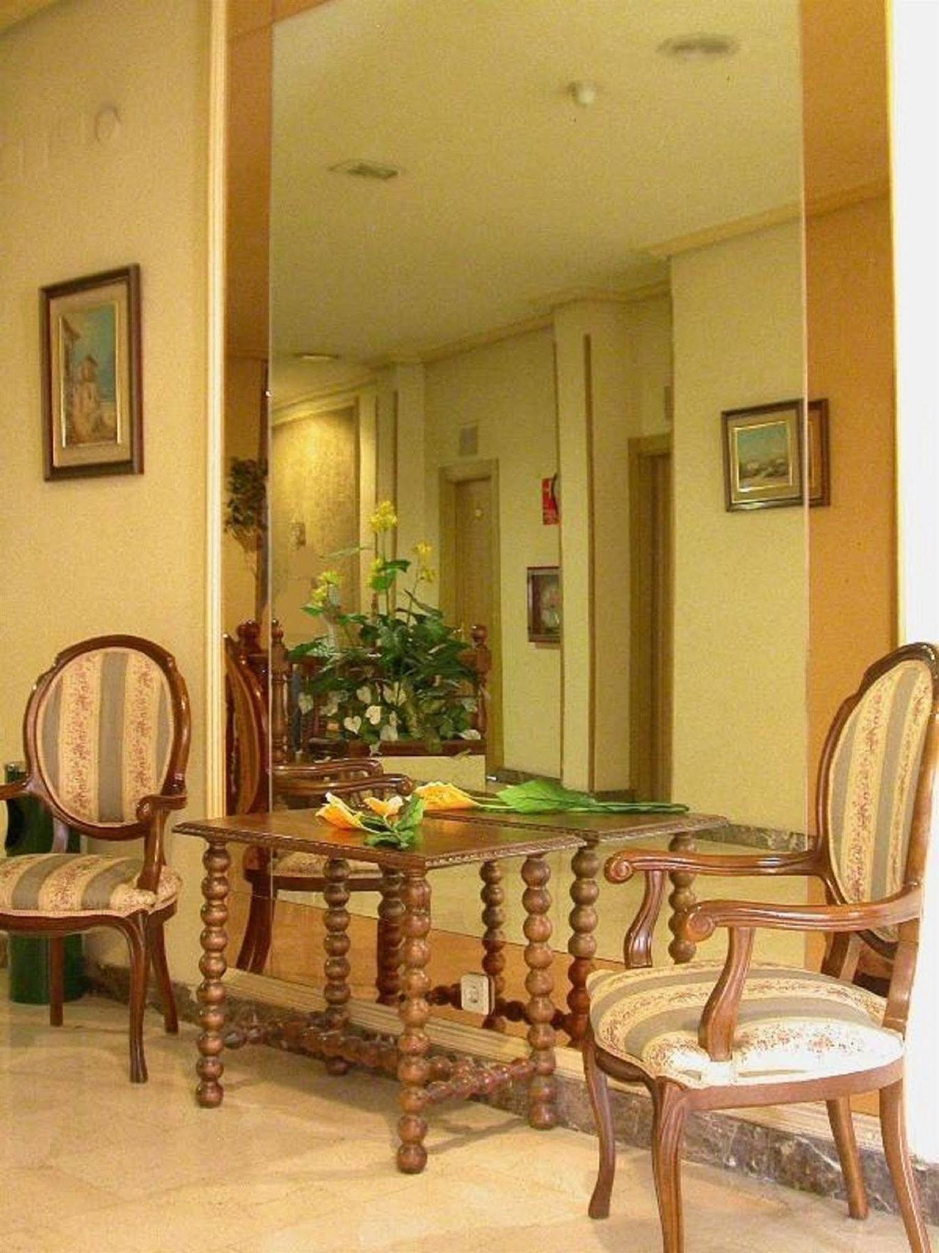 Hostal Buenos Aires Madrid Bagian luar foto